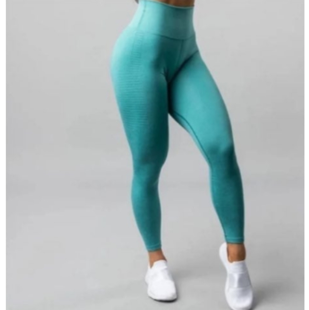 Alphalete Halo Leggings in Aquamarine